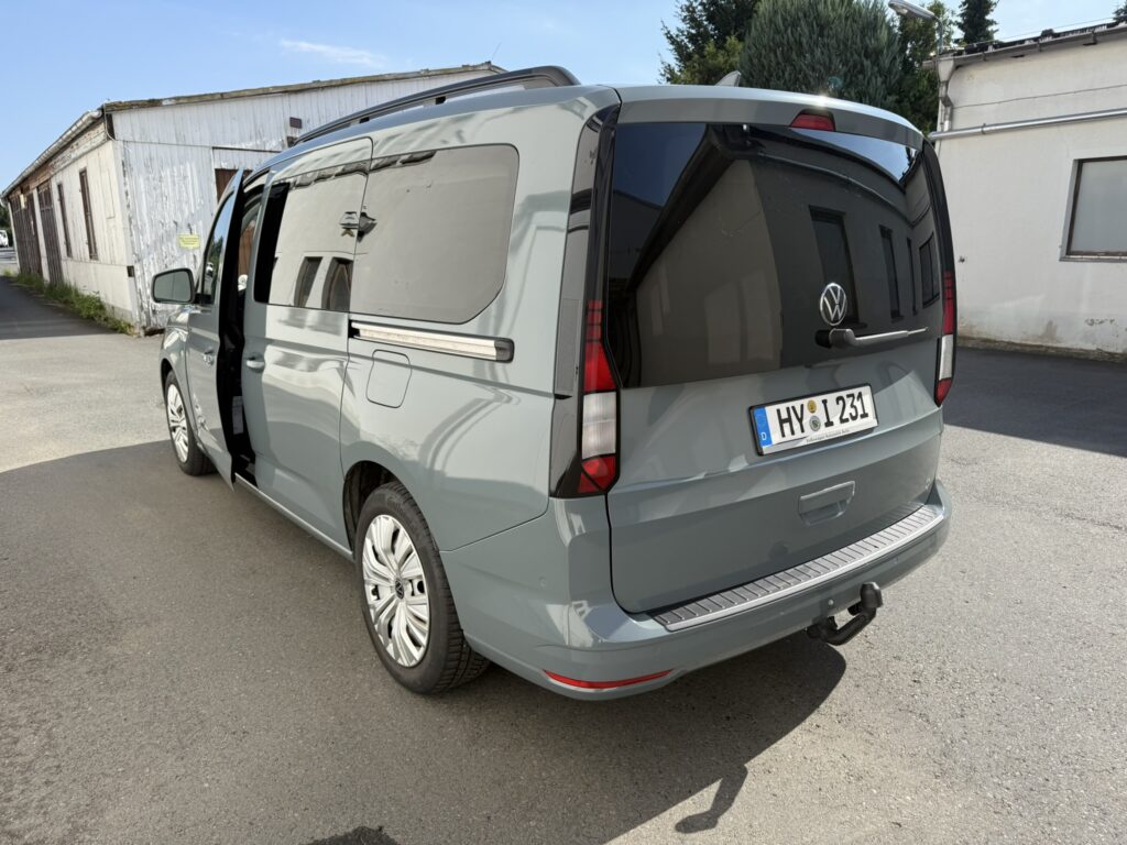 VW Caddy 2022 Vollfolierung von Dunkelblau auf Oracal Steel 795 Proslide